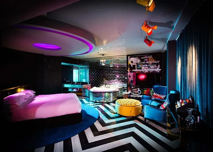 Top Hotels Near Queensway Birmingham for Convenience