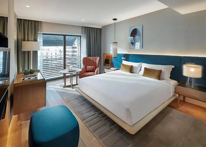 Top Barcelona Hotels Near the City Center