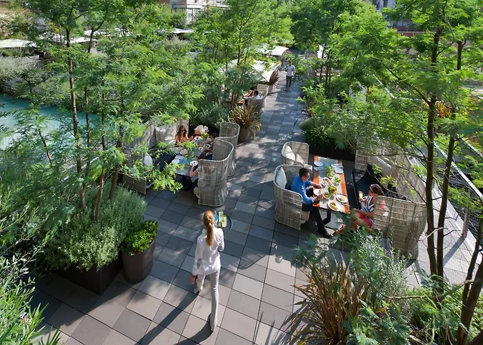 Top Barcelona Hotels Near the City Center